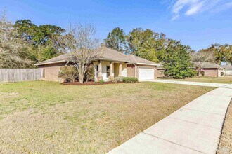 5441 Pescara Dr in Milton, FL - Building Photo - Building Photo