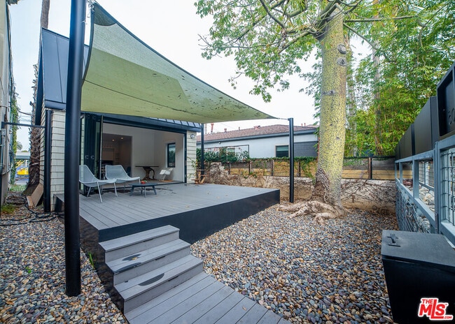 205 Venice Way in Los Angeles, CA - Building Photo - Building Photo