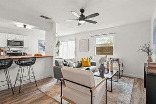 5616 Emerald Forest Dr in Austin, TX - Building Photo