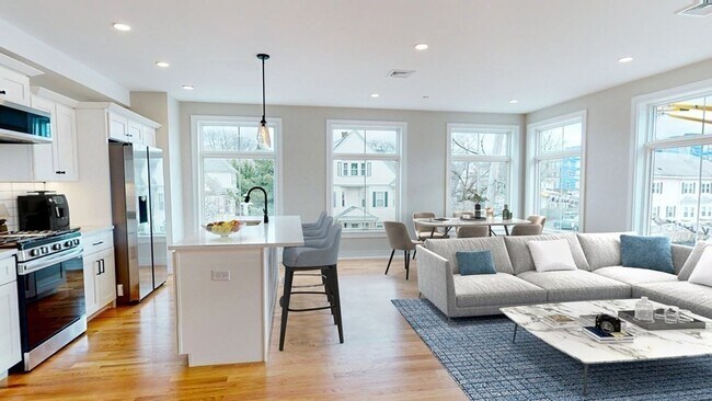 81 Chestnut Hill Ave, Unit 1 in Boston, MA - Building Photo - Building Photo