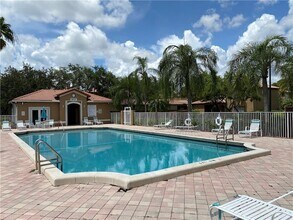 16045 Emerald Cove Rd, Unit 20204 in Weston, FL - Building Photo - Building Photo
