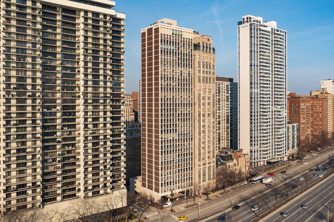 1240 N Lake Shore Dr in Chicago, IL - Building Photo