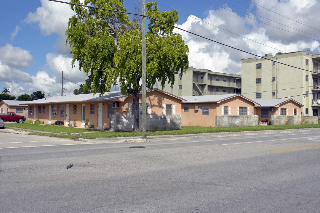 4400 Palm Ave in Hialeah, FL - Building Photo