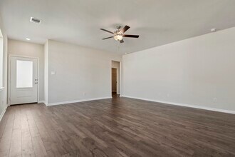 15838 Berry Hl Dr in Conroe, TX - Building Photo - Building Photo