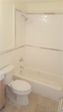 28 Melba St in Milford, CT - Foto de edificio - Building Photo