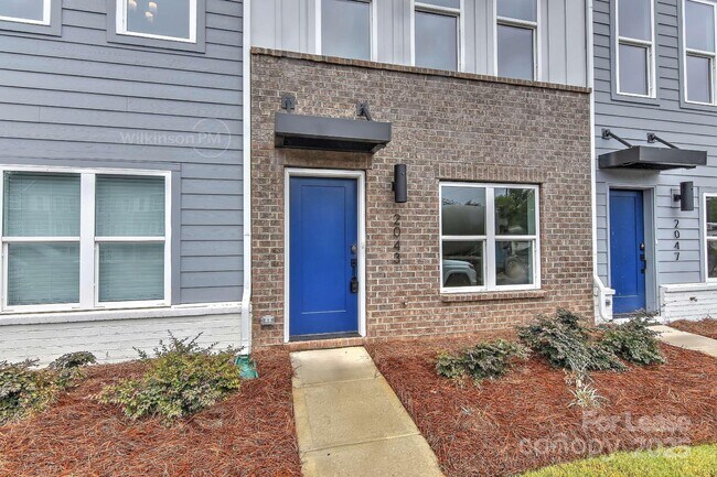 2043 Clarksdale Dr in Charlotte, NC - Building Photo - Building Photo