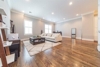 4031 Bellefontaine in Houston, TX - Building Photo - Building Photo