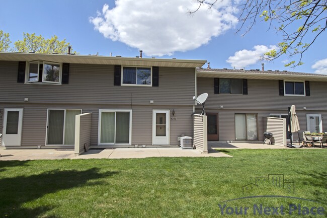 4340 Chatsworth Cir in Shoreview, MN - Building Photo - Building Photo