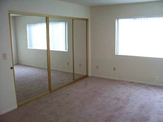 29071 Avenida de las Flores in Sun City, CA - Foto de edificio - Building Photo