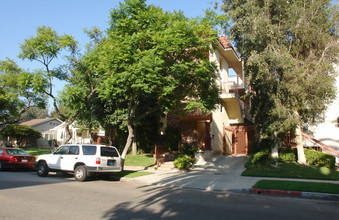 426 N Jackson St in Glendale, CA - Building Photo - Building Photo