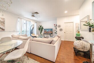 8972 NW 54th St in Sunrise, FL - Building Photo - Building Photo
