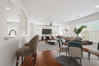 1115 Eden Park Ln in Houston, TX - Foto de edificio - Building Photo