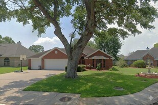 106 Stony Point Ct in Clute, TX - Building Photo