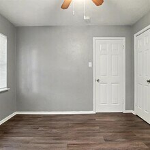 1212 Riverview Dr in Irving, TX - Building Photo - Building Photo