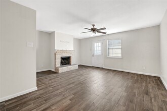 6358 Creekbend Dr in Houston, TX - Building Photo - Building Photo