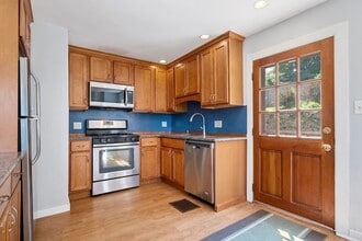 1304 Boylston St, Unit 1 in Newton, MA - Building Photo - Building Photo