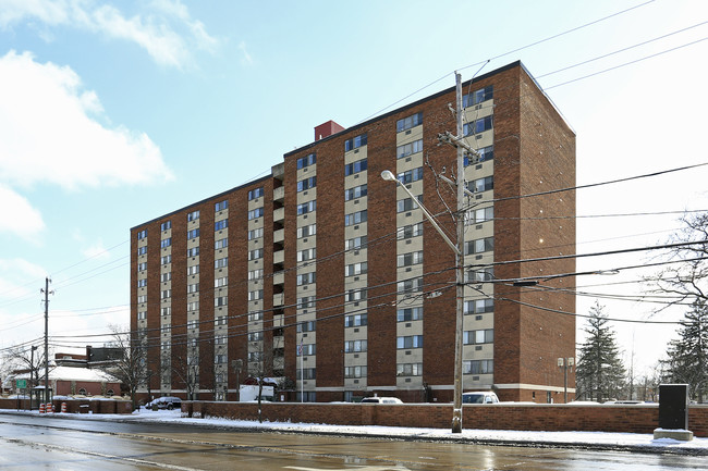 Quarrytown Apartments in Berea, OH - Building Photo - Building Photo