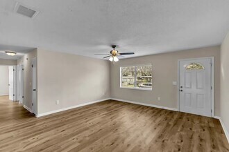 2021 E Humphrey St in Tampa, FL - Building Photo - Building Photo