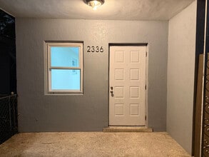 2336 NW 35th St, Unit rear in Miami, FL - Building Photo - Building Photo