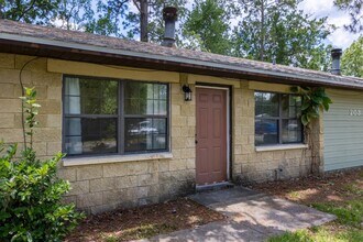 203 NE 40 Ln in Gainesville, FL - Building Photo - Building Photo