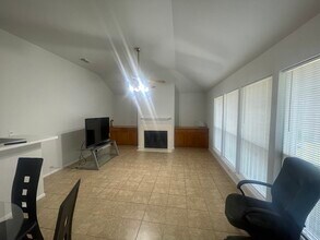 7814 Log Hollow Dr in Houston, TX - Building Photo - Building Photo
