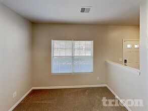 413 Stoney Run Dr in McLeansville, NC - Foto de edificio - Building Photo