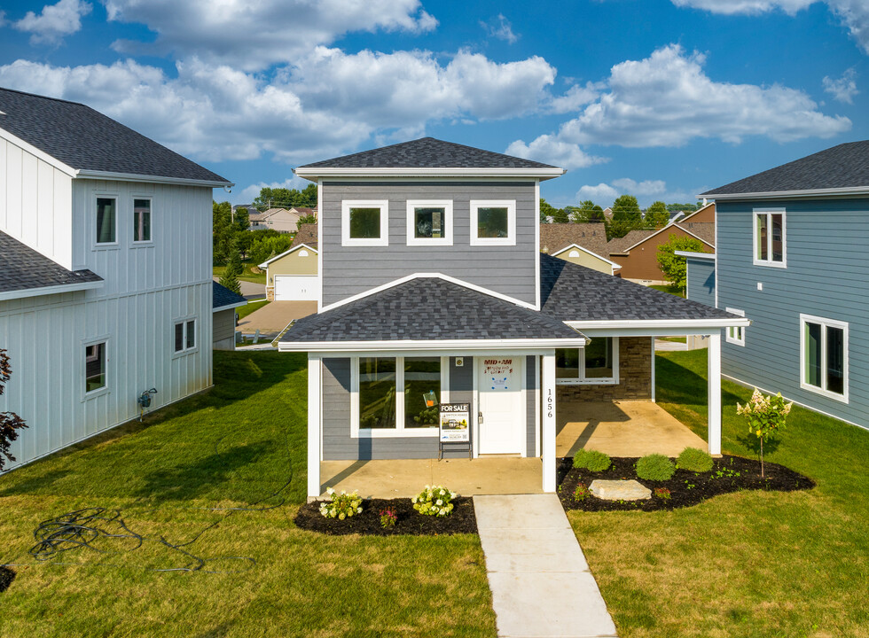 1656 Olde Brandy Ln in Davenport, IA - Building Photo