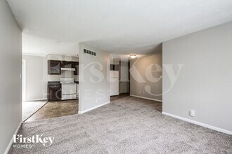 4810 N Kenmore Rd in Indianapolis, IN - Foto de edificio - Building Photo