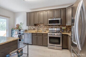 802 Yarrow Cir in South Brunswick, NJ - Building Photo - Building Photo
