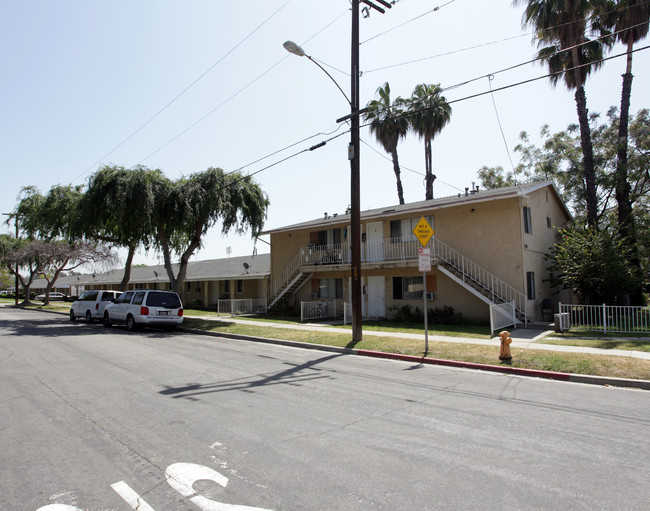 Nile Plaza in Azusa, CA - Foto de edificio - Building Photo