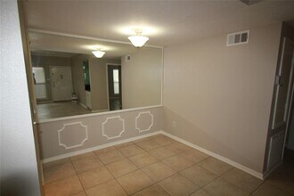 5711 Sugar Hill Dr in Houston, TX - Building Photo - Building Photo