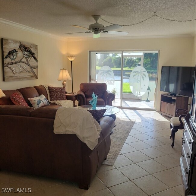 200 Valley Stream Dr in Naples, FL - Building Photo - Building Photo