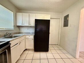 1700 SW 44th Terrace in Fort Lauderdale, FL - Foto de edificio - Building Photo