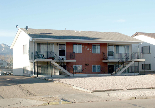 4340 N Chestnut St in Colorado Springs, CO - Foto de edificio - Building Photo