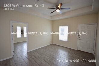 1806 W Cortlandt St, Unit 3 in Edinburg, TX - Foto de edificio - Building Photo