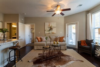 The Outlook at Greystone Apartment Homes in Birmingham, AL - Foto de edificio - Interior Photo
