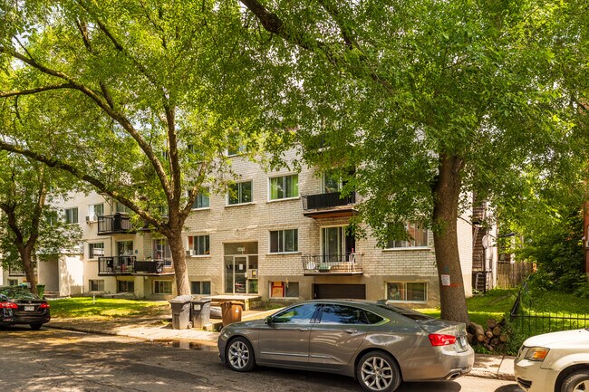 12345 Lapierre Av in Montreal Nord, QC - Building Photo - Primary Photo
