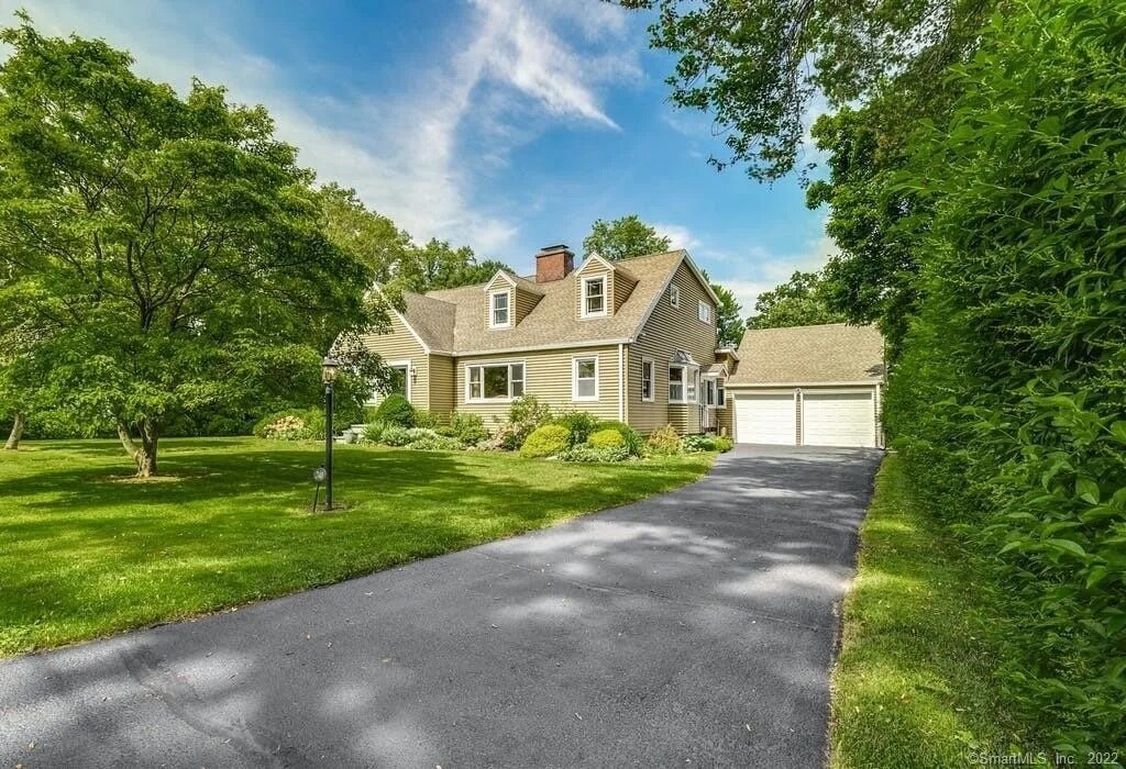 240 Pearsall Pl in Bridgeport, CT - Building Photo