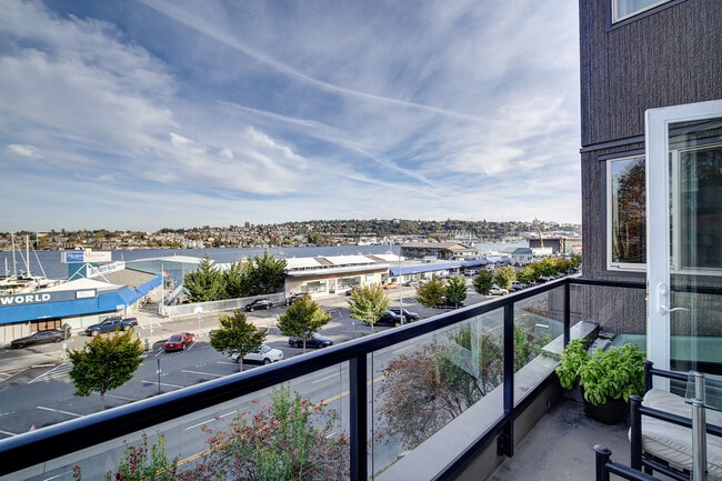Great Priced Westlake Condo with Electric in Seattle, WA - Foto de edificio - Building Photo