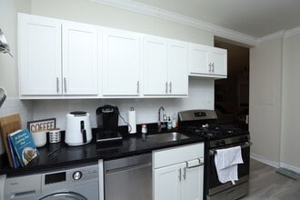 648 W Roscoe St in Chicago, IL - Foto de edificio - Building Photo