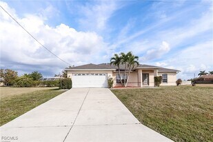 2211 NE 5th Ave in Cape Coral, FL - Building Photo