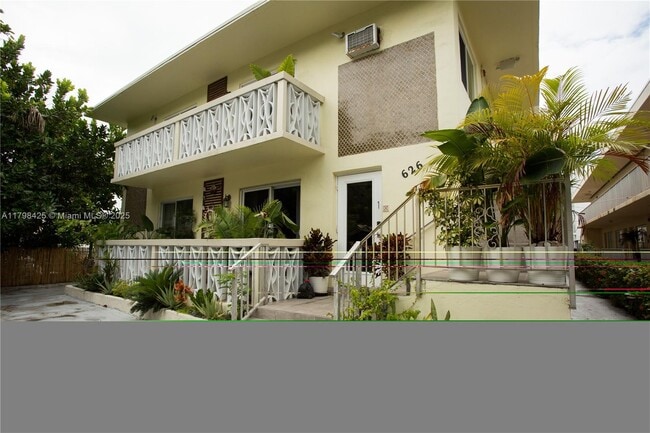 626 Meridian Ave in Miami Beach, FL - Building Photo - Building Photo