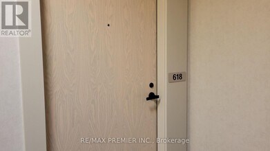 8 Interchange Wy in Vaughan, ON - Building Photo - Building Photo