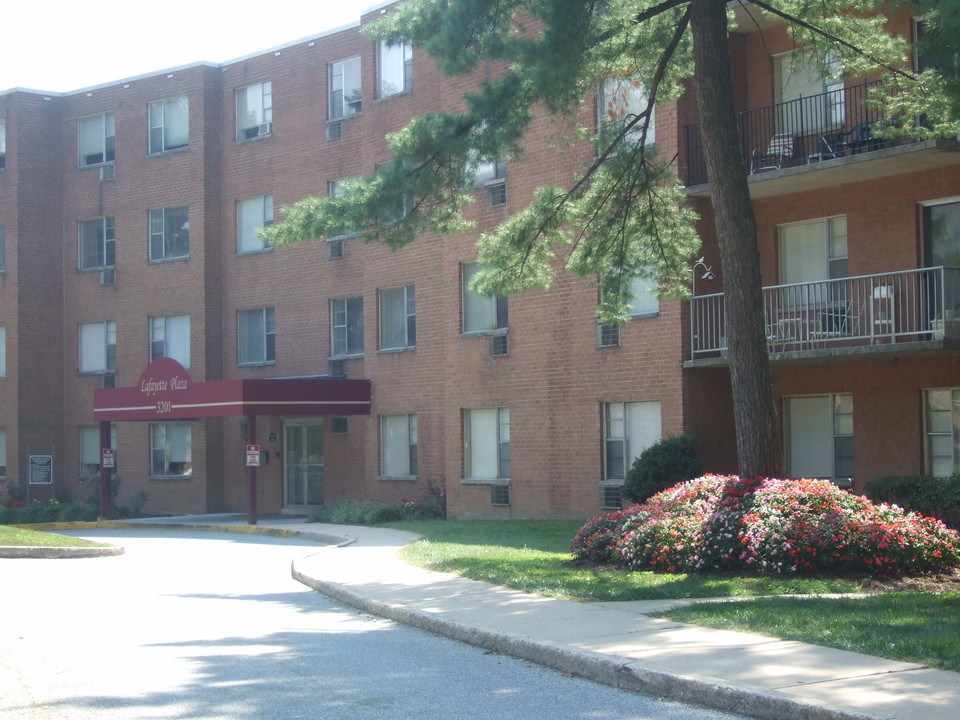 Lafayette Plaza Apartments in York, PA - Building Photo