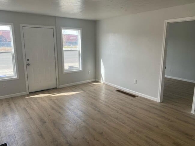 801 E Main St in Laurel, MT - Building Photo - Building Photo