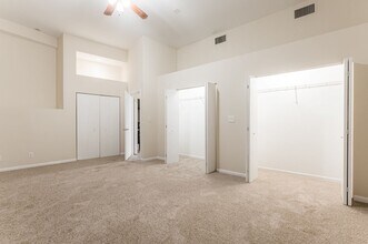 2120 W Grand Ave in Chicago, IL - Building Photo - Building Photo