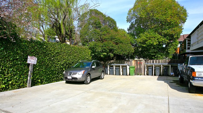 154-166 Tunstead Ave in San Anselmo, CA - Building Photo - Building Photo