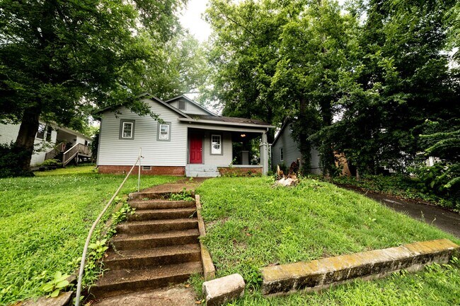 2413 Emmett Ave in Nashville, TN - Foto de edificio - Building Photo