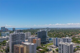 88 SW 7th St, Unit 3012 in Miami, FL - Building Photo - Building Photo