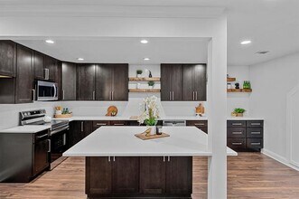 3330 Courtyard Pl in Farmers Branch, TX - Building Photo - Building Photo